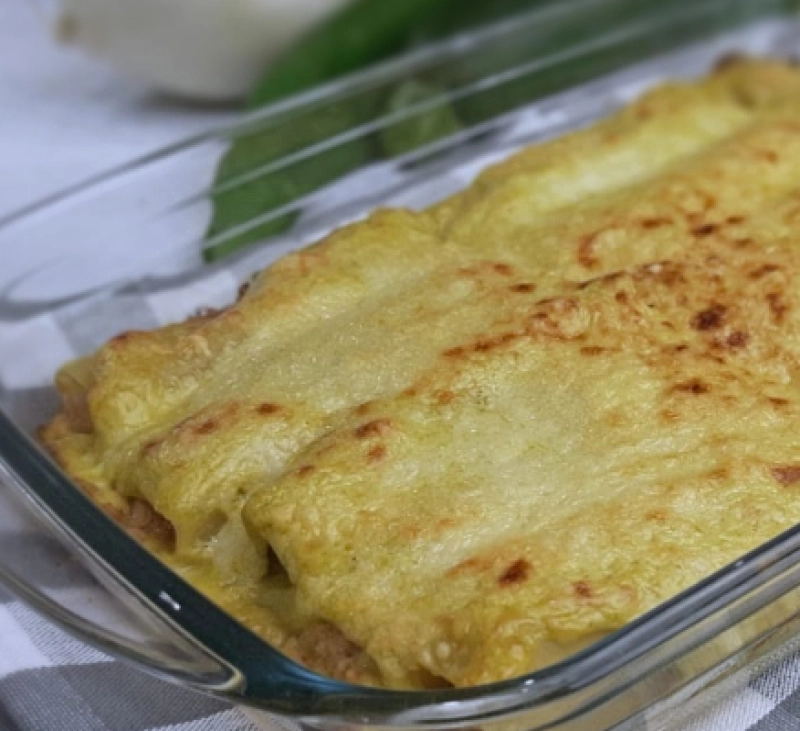 CANELONES DE ATUN FRESCO CON BESAMEL DE CALABACIN