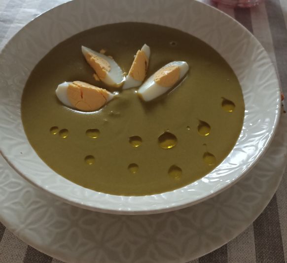Sopa de garbanzos con espinacas. Un rico plato ideal para combatir el frio