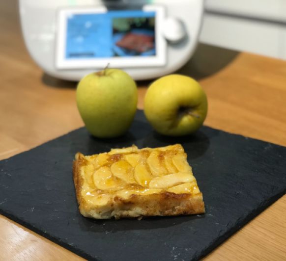 Tarta de manzana con glaseado de albericoque