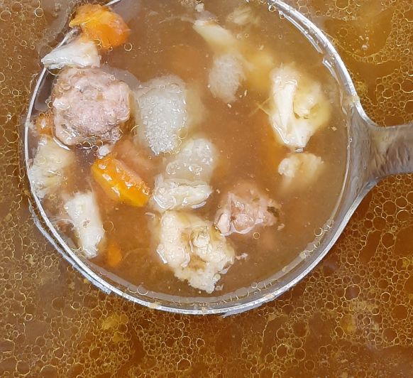 CALDO DE VERDURAS Y CARNE